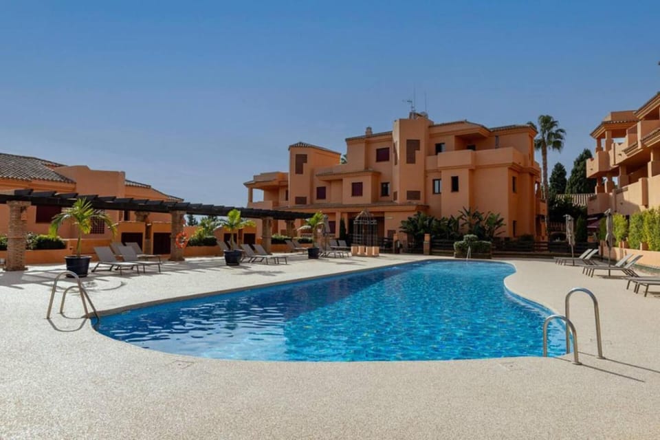 Property building, Day, Swimming pool, Swimming pool