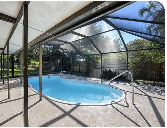 105th with Pool 654 3 bedroom 2 bedroom Remodel in works House in Naples Park