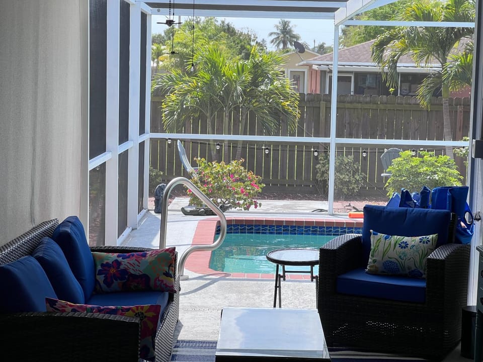 97th Ave North Naples Park Ocean Vanderbilt Beach House in Naples Park
