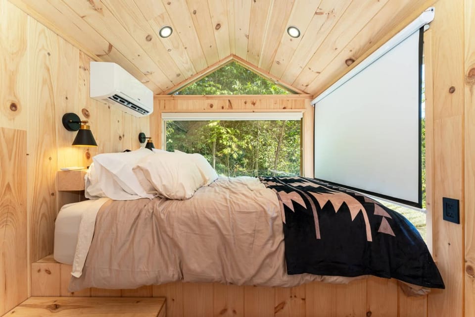 Vesta Nook With Shower Queen Bed & pullout sofa House in Sorrento