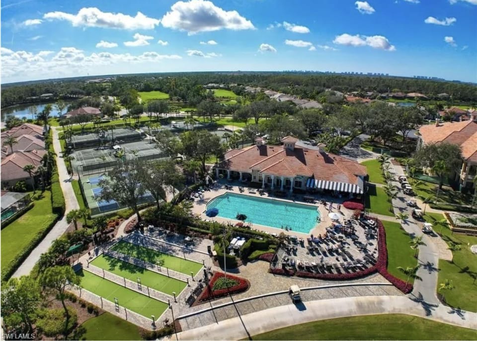 Chill this fall by the fairway with Strand access Apartment in Collier County