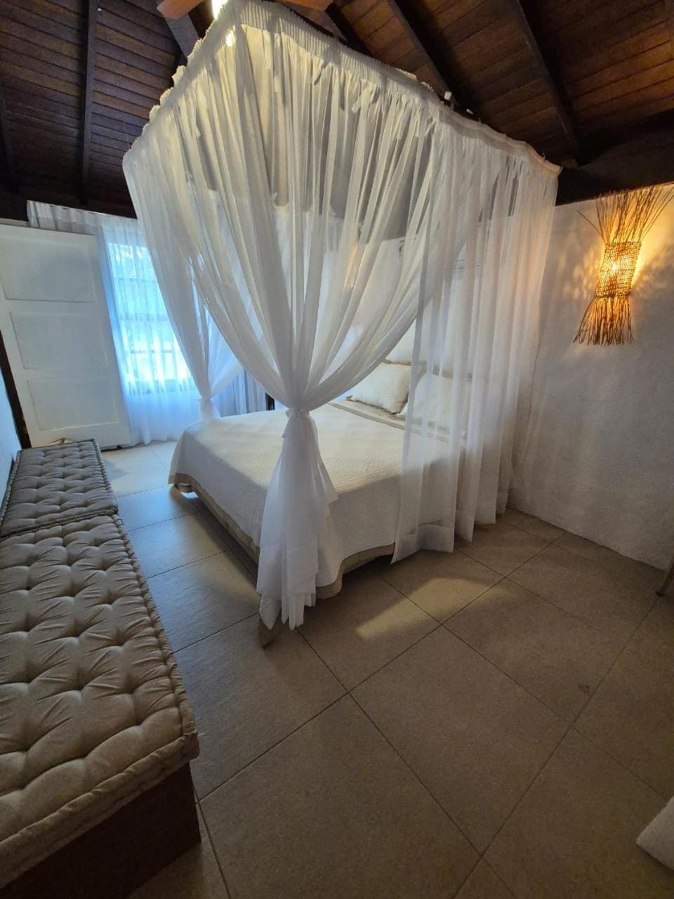 House 200 meters from Manguinhos beach House in Armacao dos Buzios
