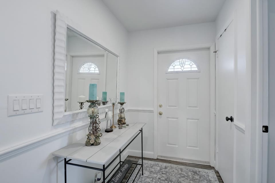 Luxury pool dog friendly central to Naples and Marco Island by Sky Run Naples House in Naples