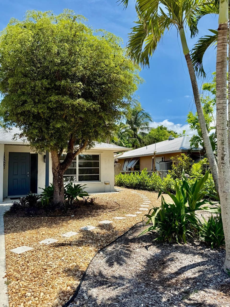 Naples Park Cottage 106th 6 blocks off ocean House in Naples Park