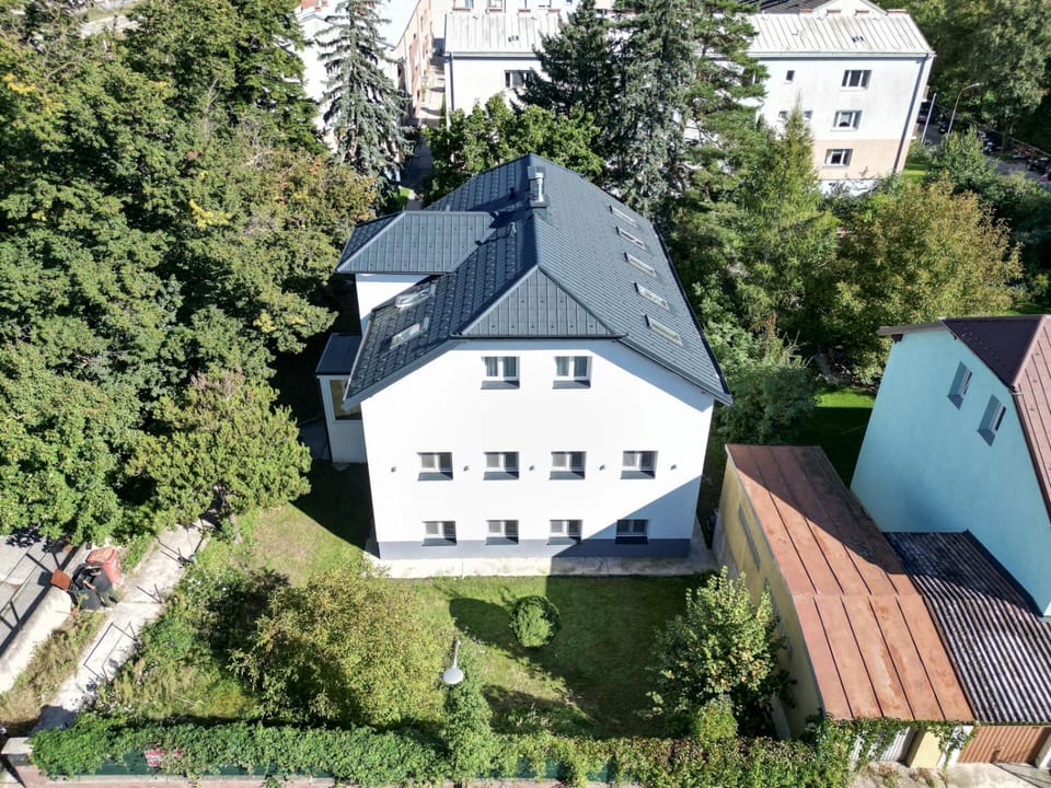 Property building, Day, Garden, Garden view