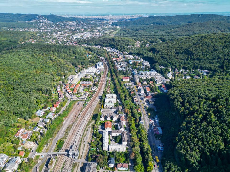 Day, Neighbourhood, Natural landscape, Bird's eye view, City view, Mountain view