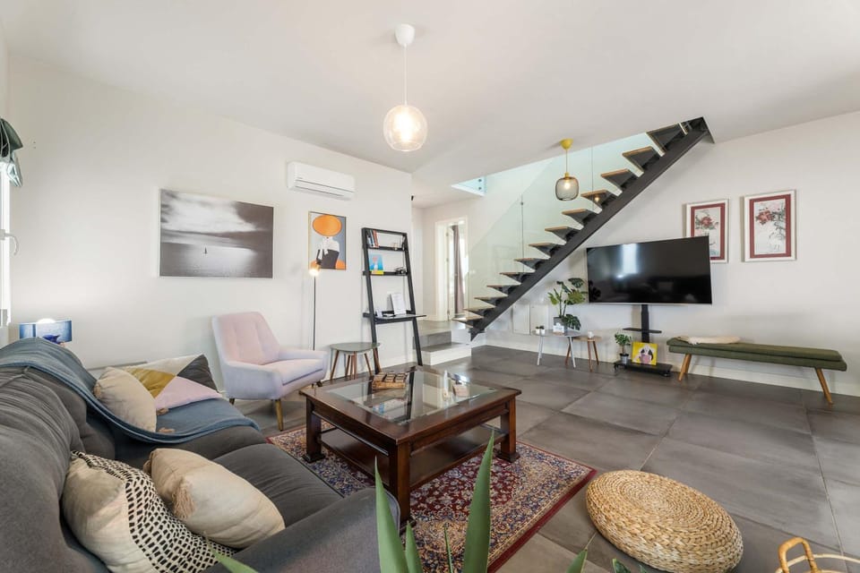 Communal lounge/ TV room, TV and multimedia, Living room, Seating area, Evening entertainment