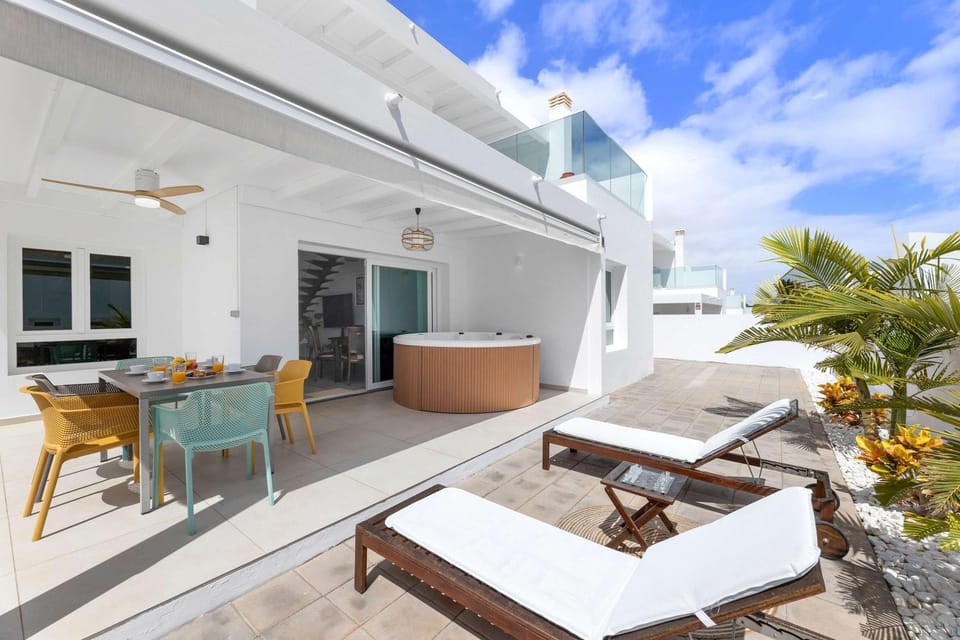 Property building, Patio, Day, View (from property/room), Balcony/Terrace, Living room, Seating area, Dining area, sunbed
