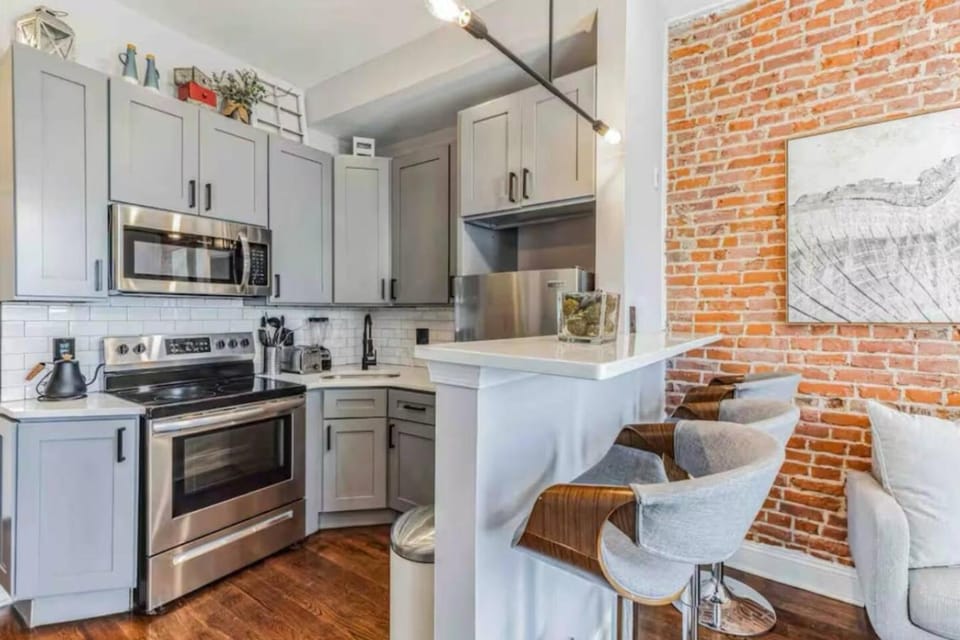 Studio w Terrace - Street Parking -10 min to DT Apartment in Philadelphia