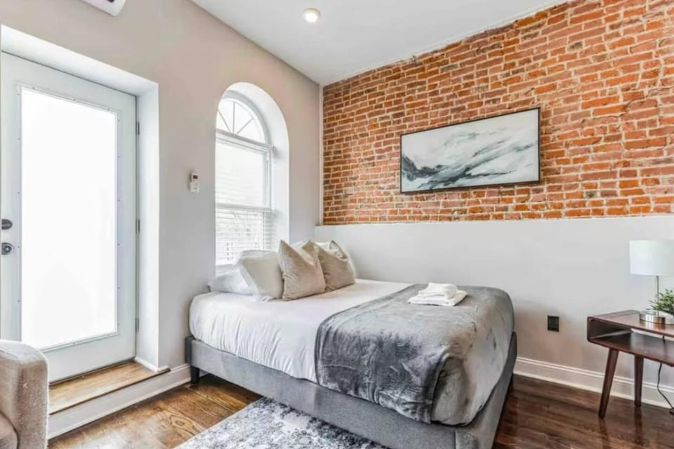 Studio w Terrace - Street Parking -10 min to DT Apartment in Philadelphia