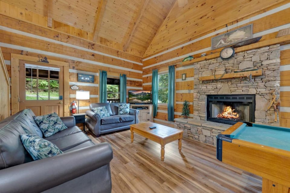 Whispers of the Smokies Hot Tub Pool Table Grill House in Gatlinburg