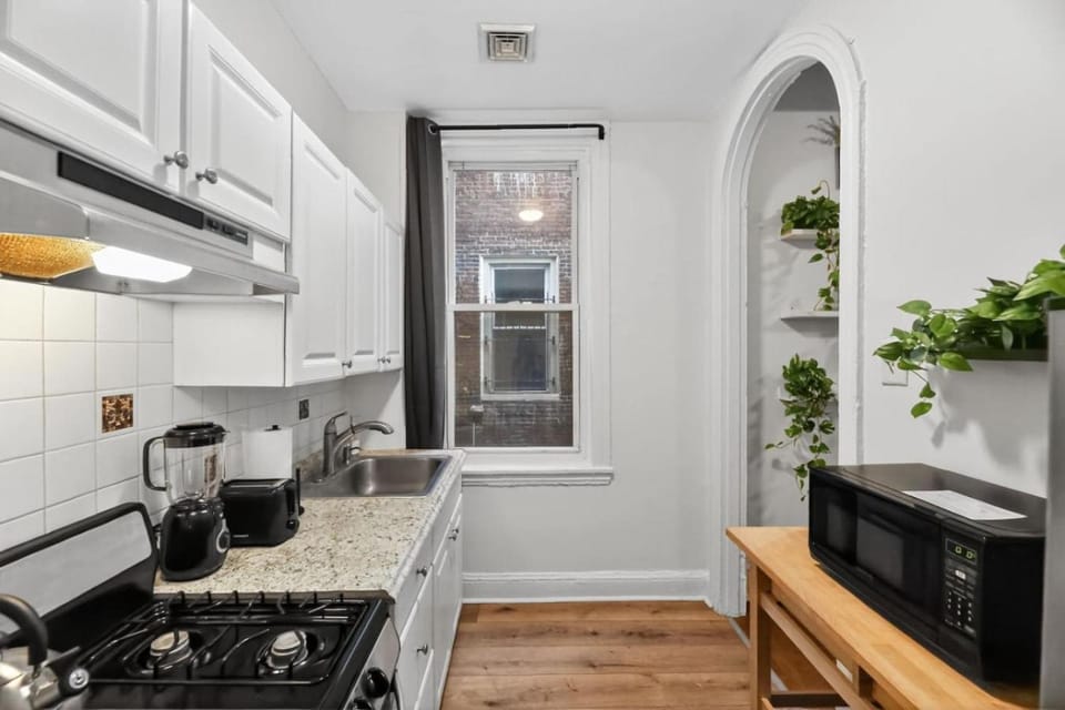 Lovely 1BR Center City with King Bed and Sleeper Sofa Apartment in Philadelphia