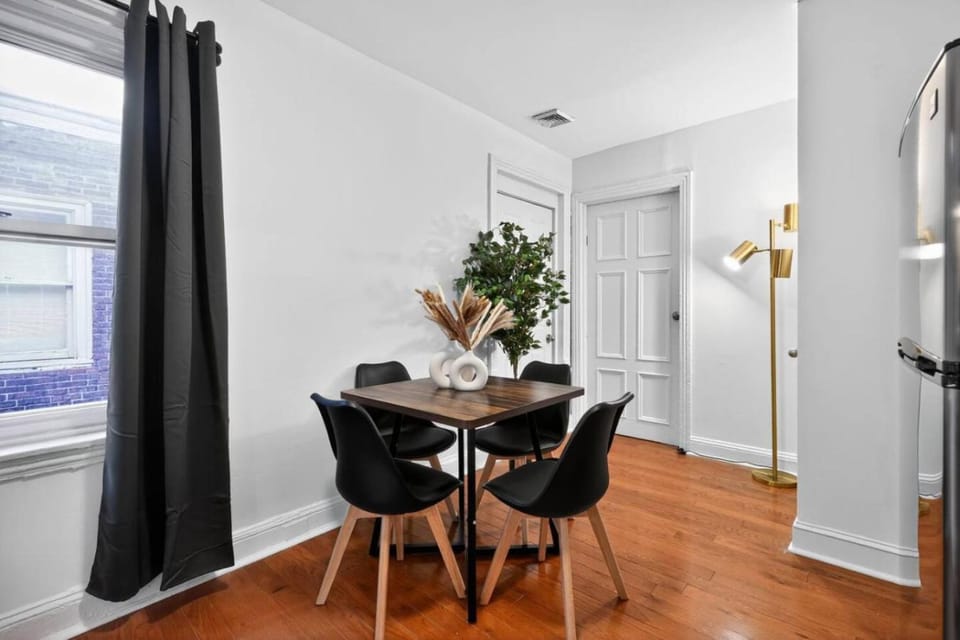 Large Studio in Center City that Sleeps 4 with Fast Wifi Apartment in Philadelphia