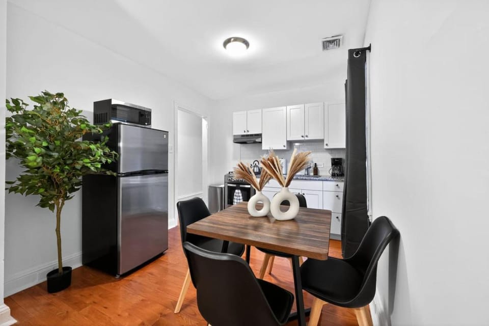 Large Studio in Center City that Sleeps 4 with Fast Wifi Apartment in Philadelphia
