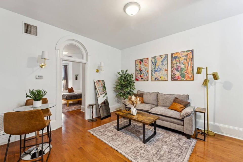 Charming 1BR in Center City that Sleeps 4 with Fast WiFi Apartment in Philadelphia