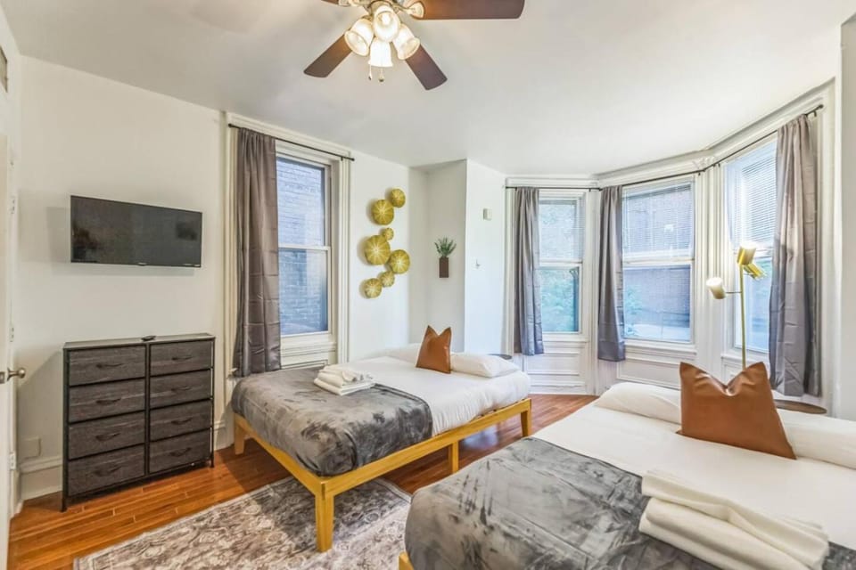 Charming 1BR in Center City that Sleeps 4 with Fast WiFi Apartment in Philadelphia