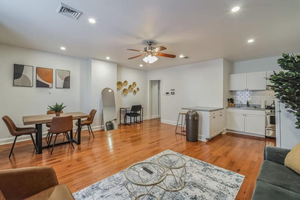 Huge and Sunny 1BR in Center City Apartment in Philadelphia