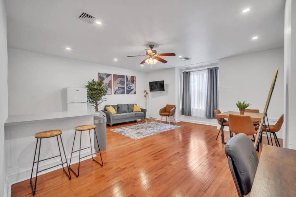 Huge and Sunny 1BR in Center City Apartment in Philadelphia