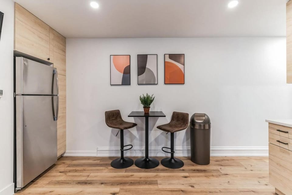 Large and Cozy Center City 1BR Apartment in Philadelphia