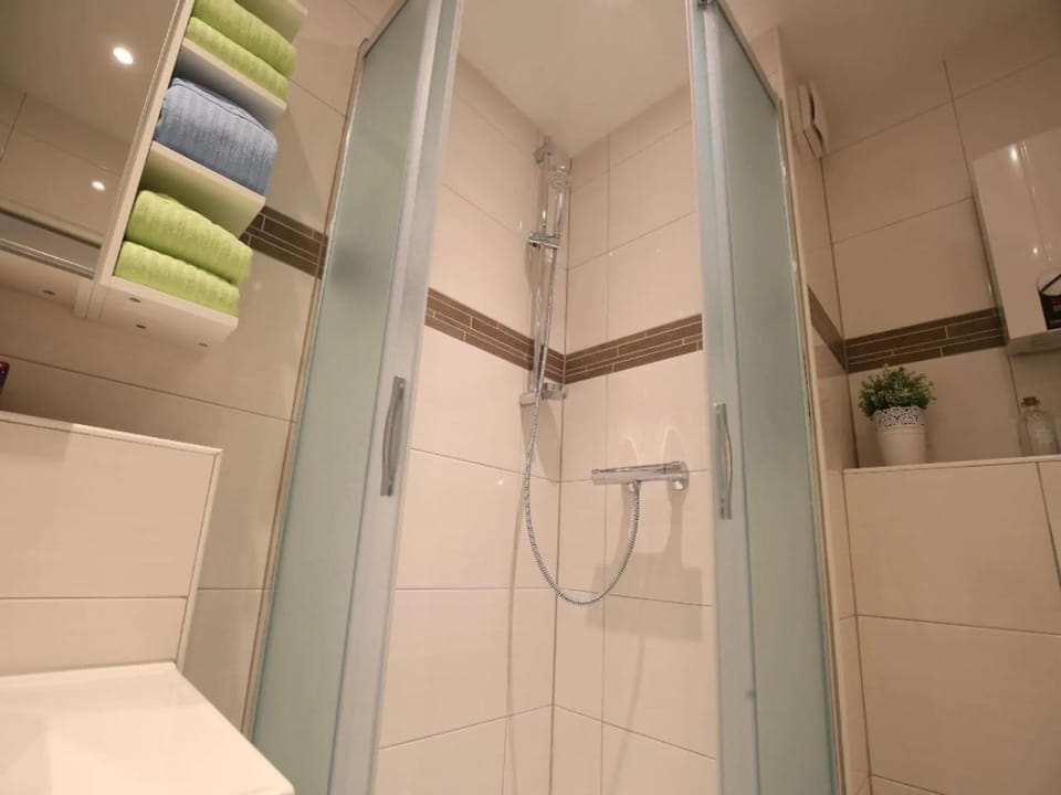 Shower, Bathroom, towels
