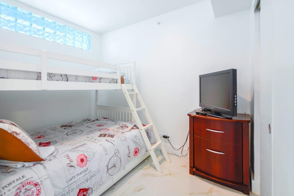Bed, TV and multimedia, Bedroom, bunk bed