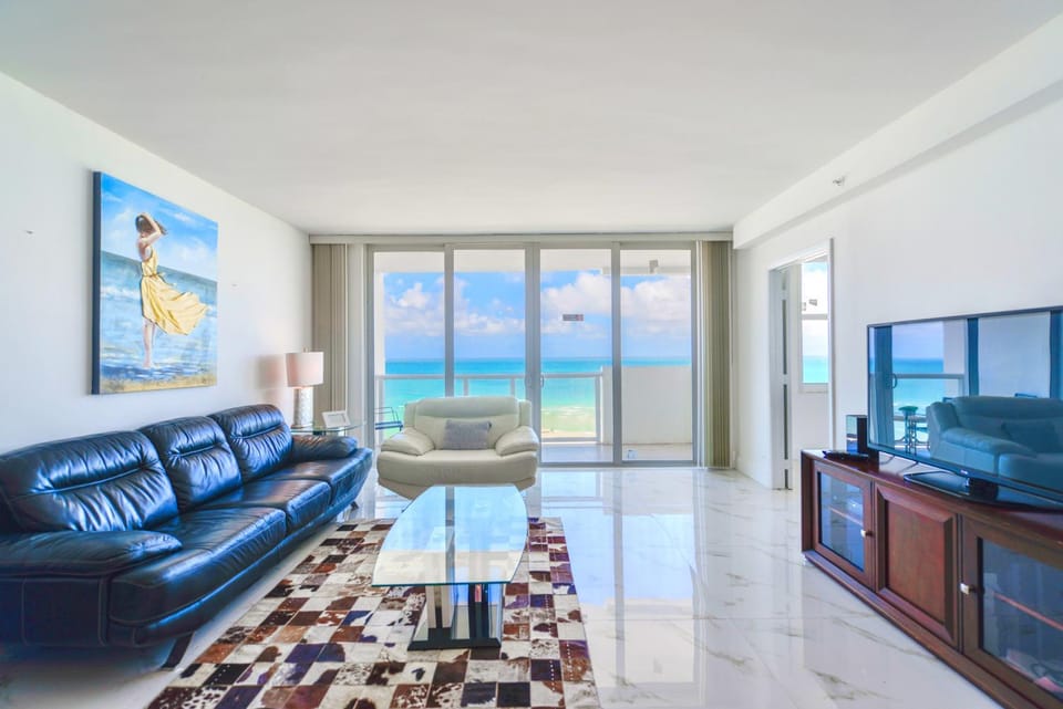 TV and multimedia, Living room, Seating area, Sea view