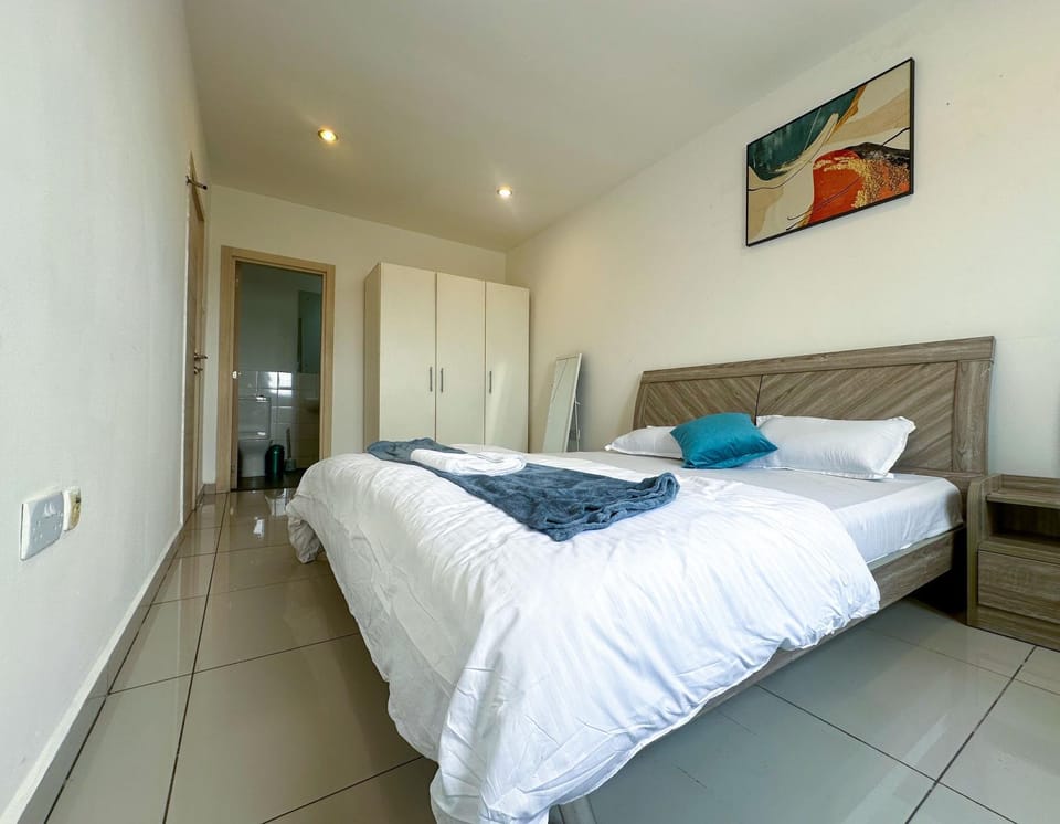 Photo of the whole room, Bedroom