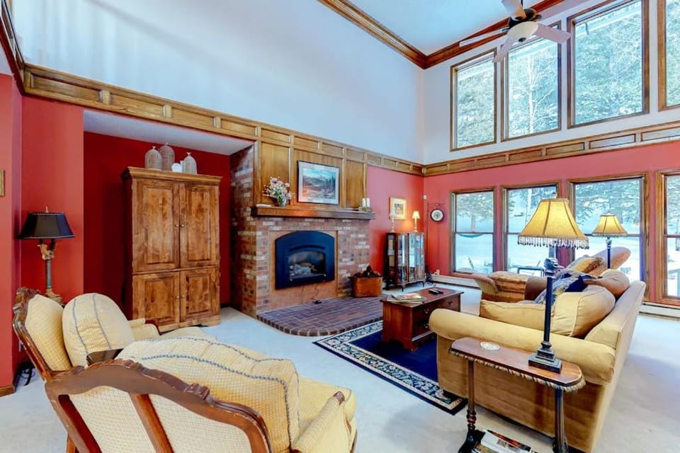 The Dragonfly Main House House in South Fork