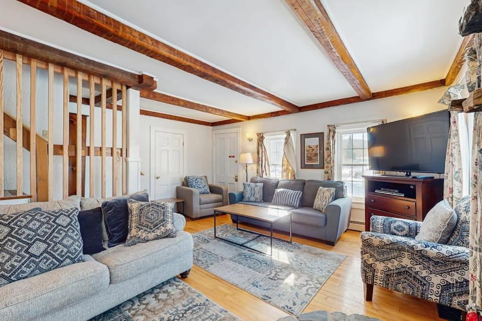 Harvest Farmhouse House in Morristown