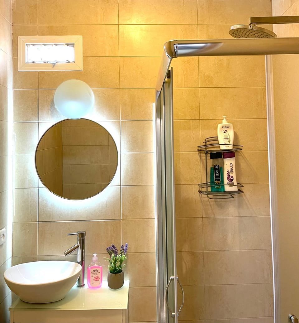 Cozy apartment near the beach Apartment in Haifa