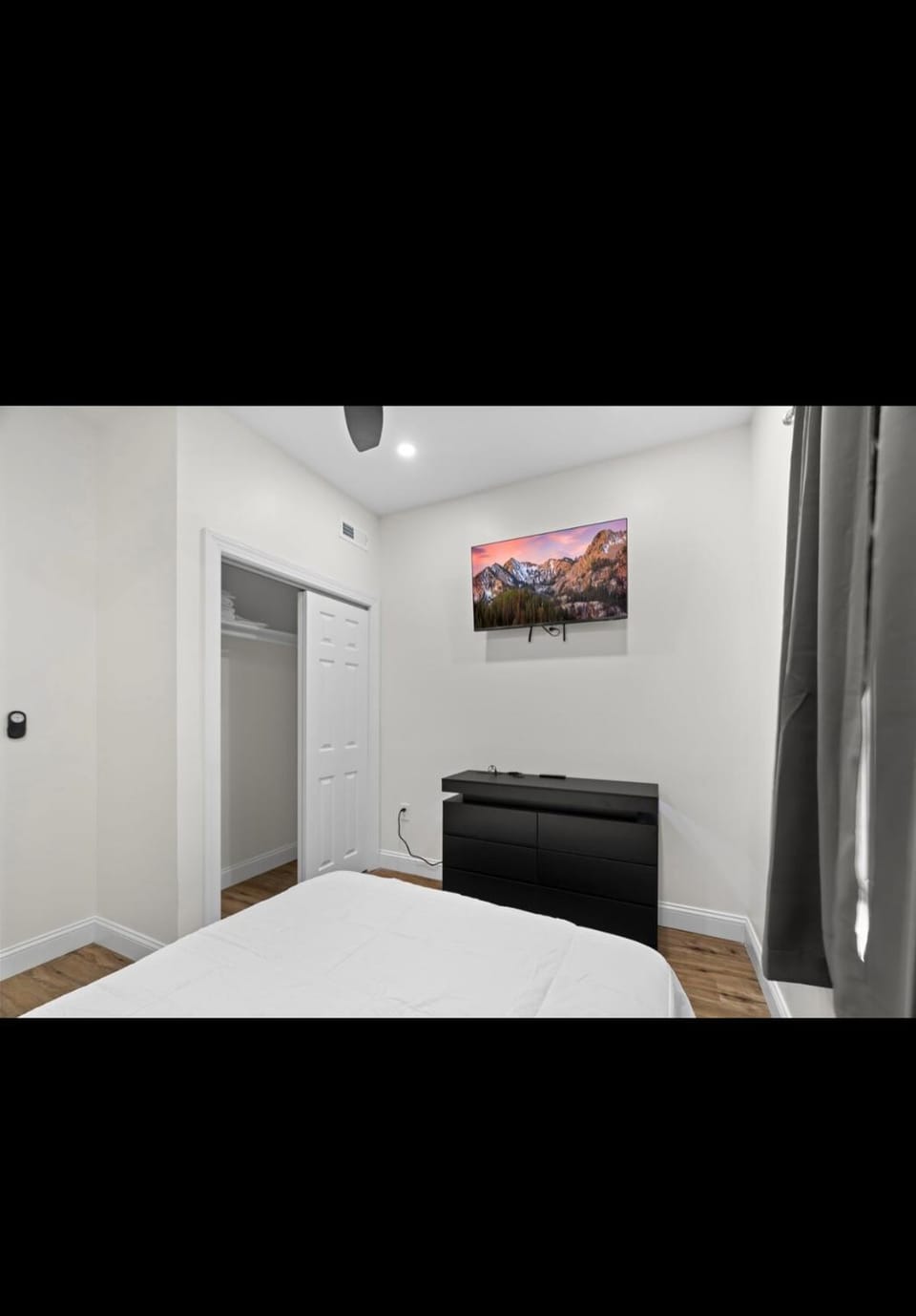 Modern 2 bedroom 1 bath unit 2 Near Airport, Xfinity Arena and Eagles Stadium Apartment in Philadelphia