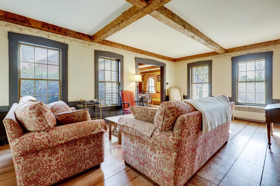 All-Season Lakefront Escape 8 Mi to Mount Sunapee House in Newbury