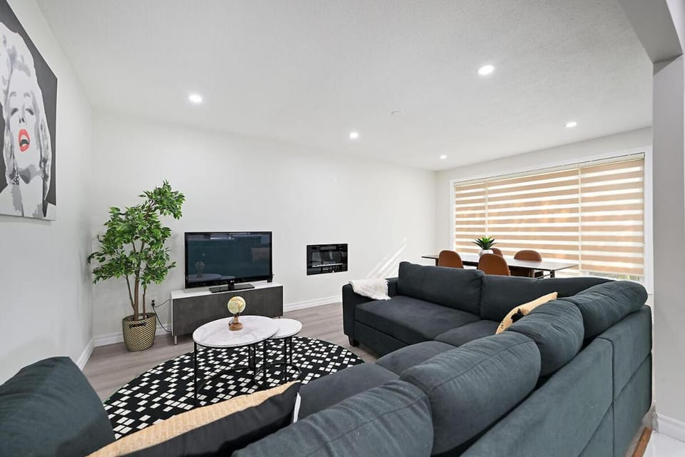 TV and multimedia, Living room, Seating area