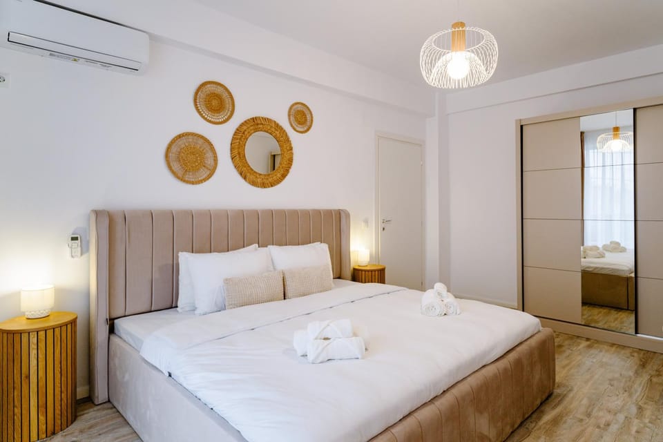 Bed, Bedroom, furniture, towels