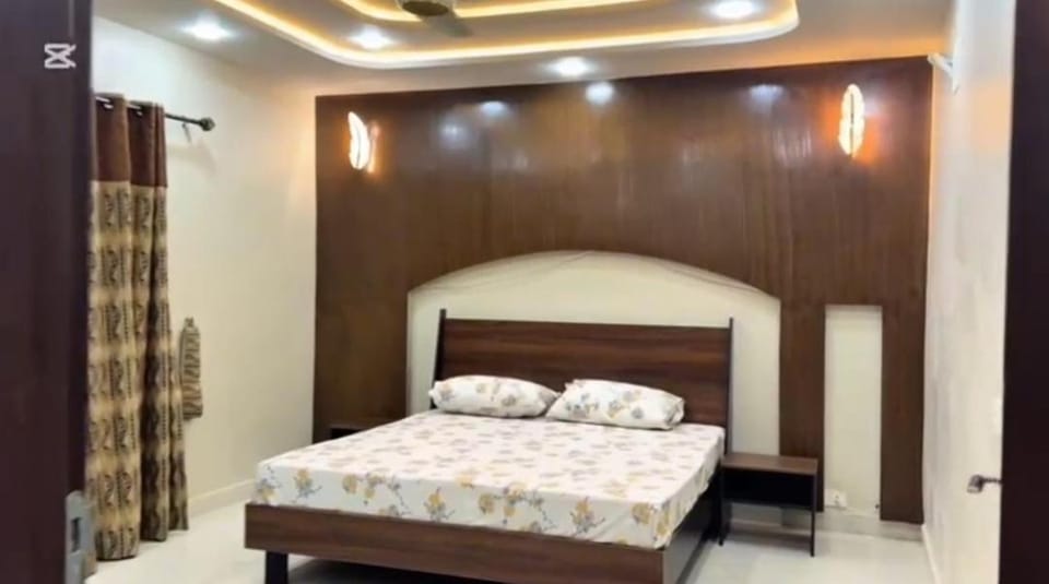 Executive Furnished Villa 4 Bed Bahria Town Karachi Villa in Karachi
