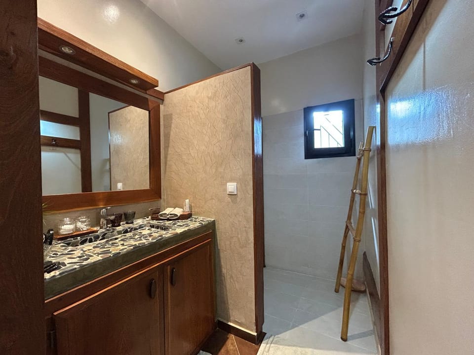 Shower, Bathroom, Kitchen or kitchenette