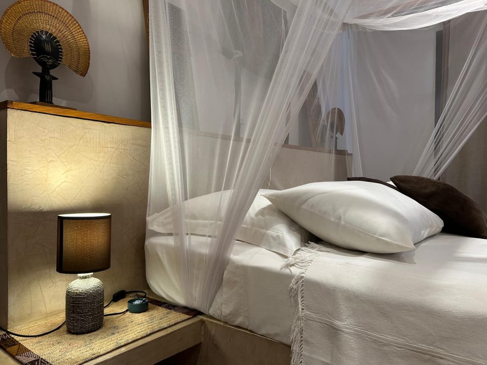 Bed, Photo of the whole room, Decorative detail, Bedroom