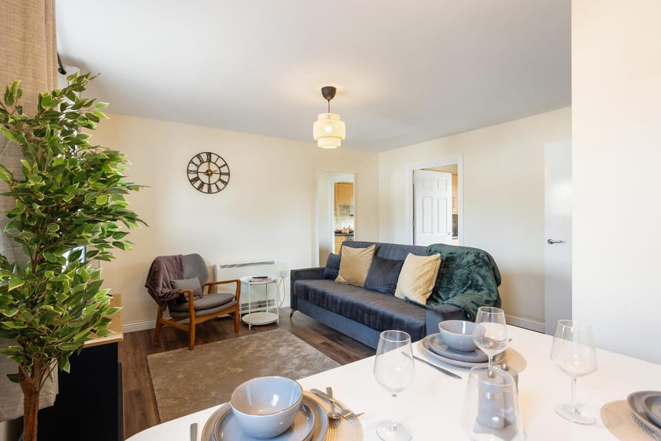 Living room, Photo of the whole room, Seating area, Dining area