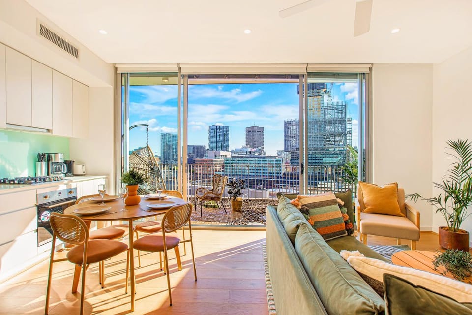 Day, Balcony/Terrace, Kitchen or kitchenette, Living room, Dining area, City view