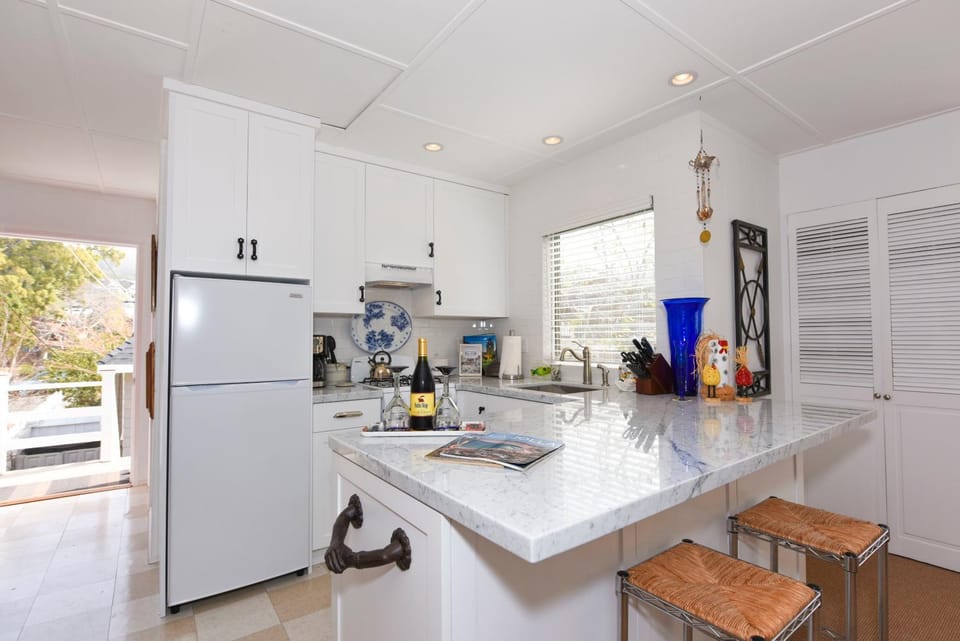 Kitchen or kitchenette, oven, pet friendly, kitchen