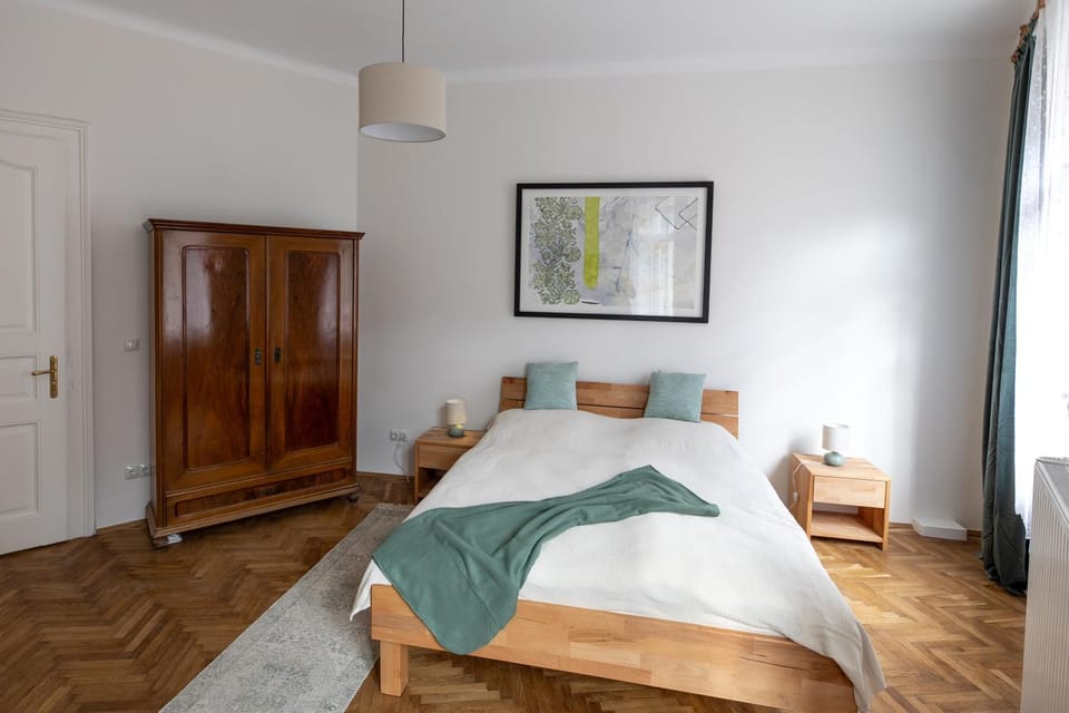 Photo of the whole room, Bedroom