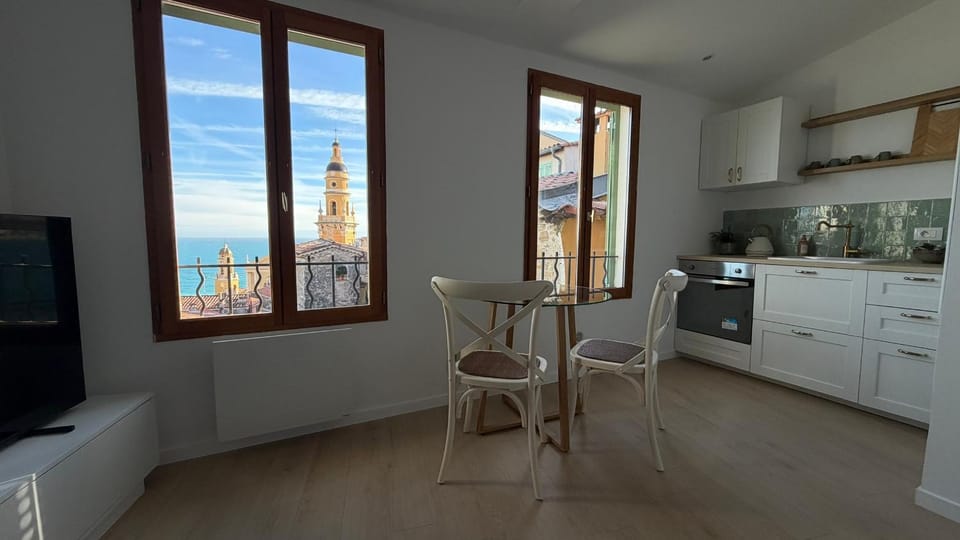 La Résidence du Vieux Château - Splendide Vue Mer Apartment in Menton