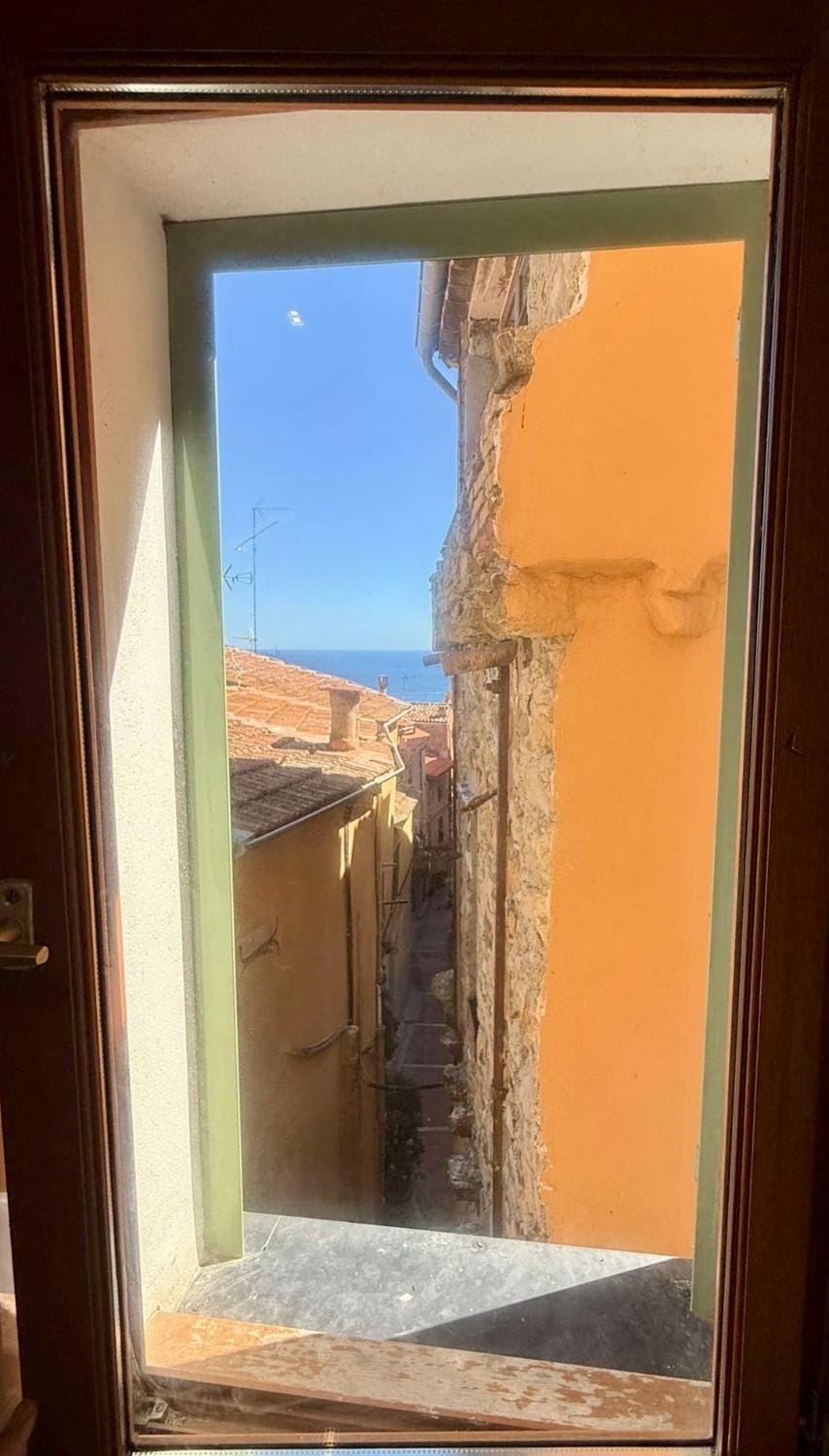 La Résidence du Vieux Château - Splendide Vue Mer Apartment in Menton