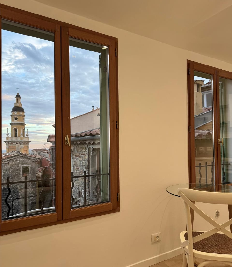 La Résidence du Vieux Château - Splendide Vue Mer Apartment in Menton