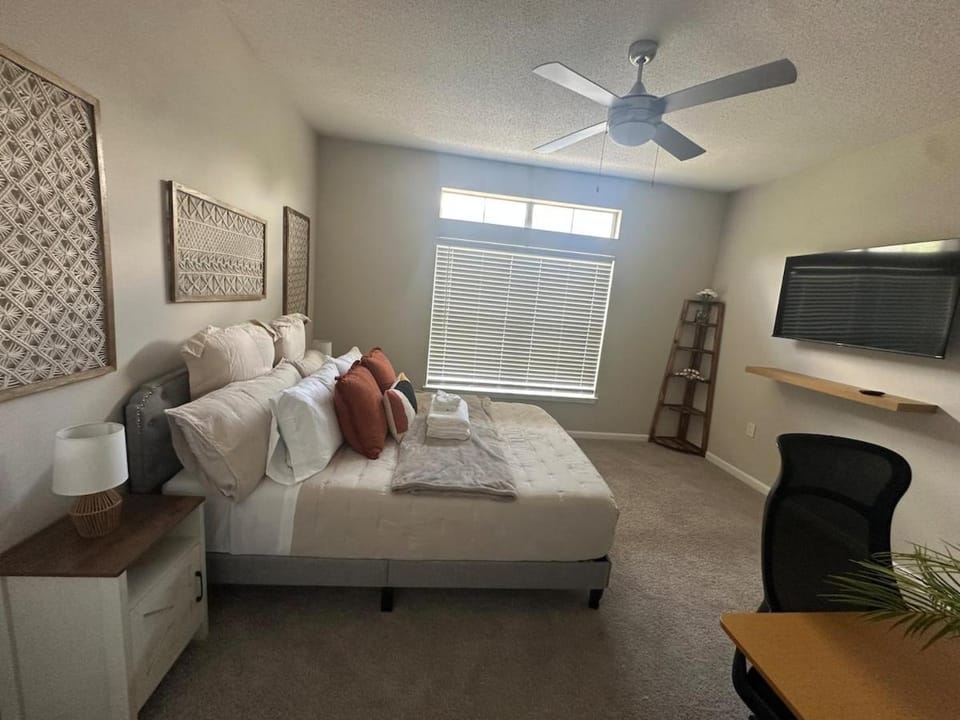 Modern Buckhead Retreat Stylish Near Lenox Apartment in Buckhead
