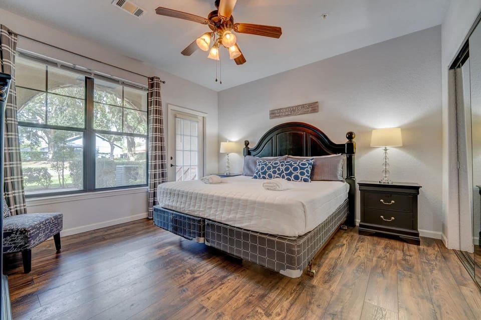Sunny Vacation Condo in Davenport House in Four Corners