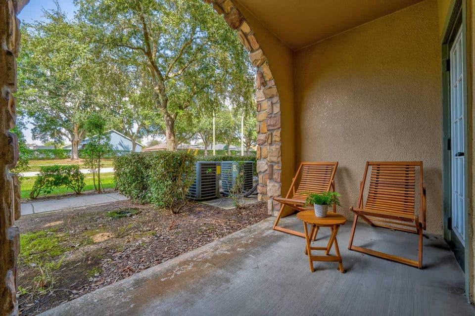 Sunny Vacation Condo in Davenport House in Four Corners