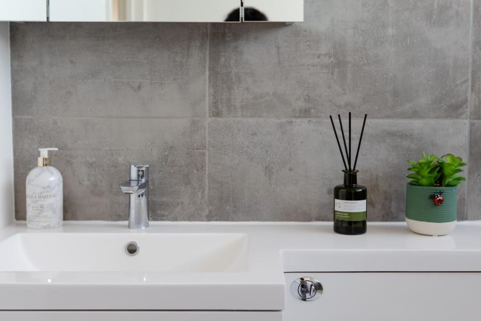 Bathroom, Decorative detail