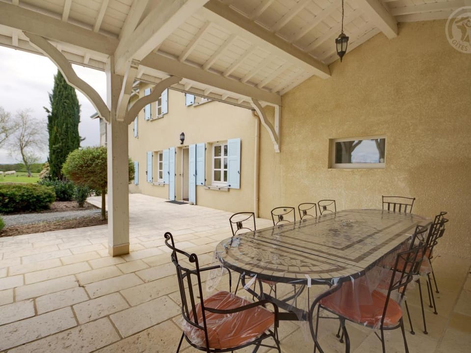 Havre de paix à Chalain-le-Comtal avec piscine privée - FR-1-496-374 House in Auvergne-Rhône-Alpes
