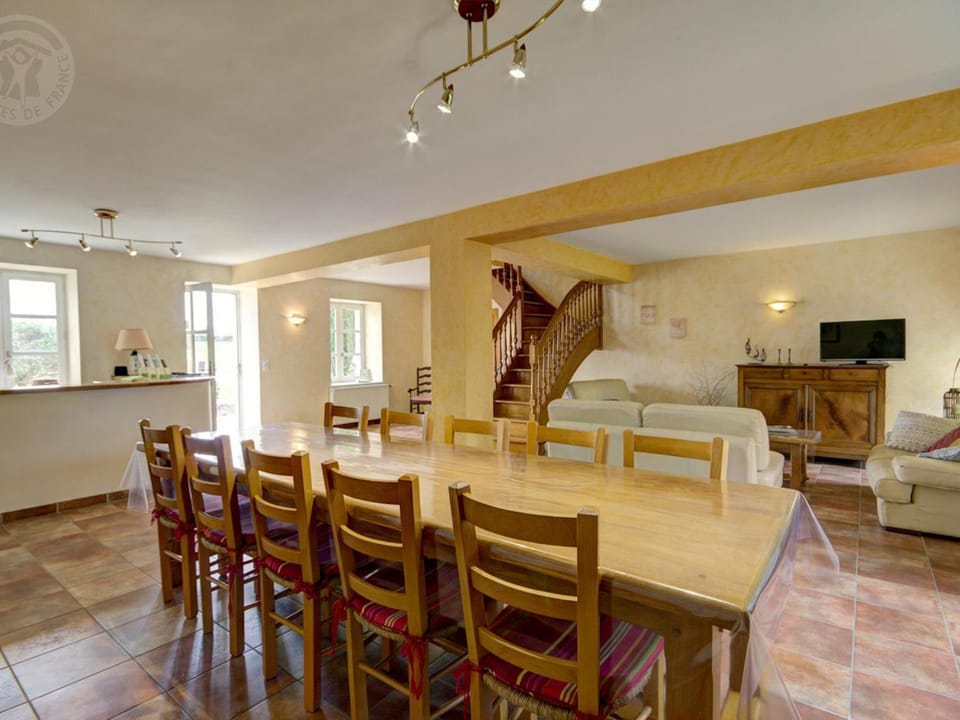 Havre de paix à Chalain-le-Comtal avec piscine privée - FR-1-496-374 House in Auvergne-Rhône-Alpes